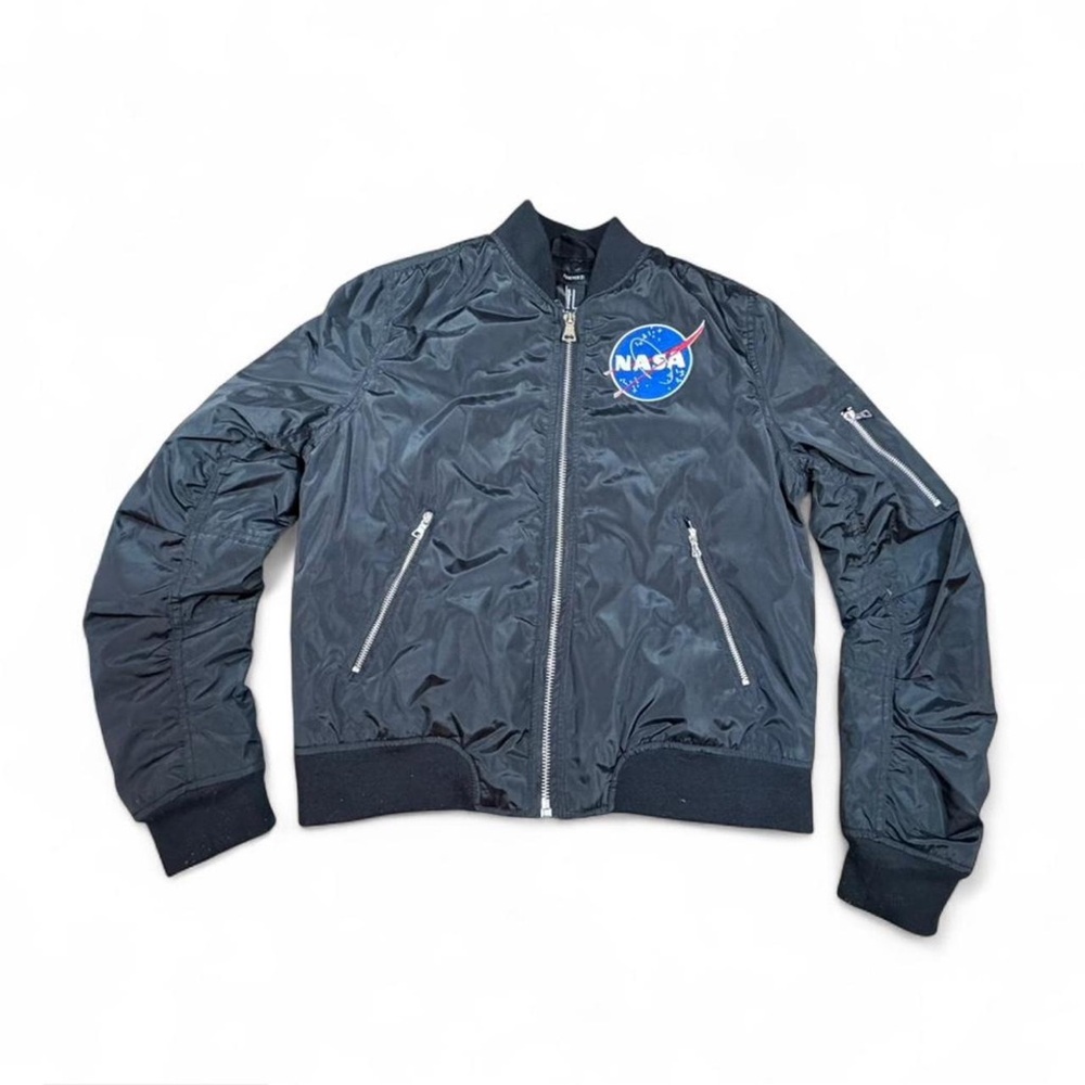 Black NASA bomber jacket with classic MA-1 inspired silhouette 🚀 forever 21 - Picture 3 of 8